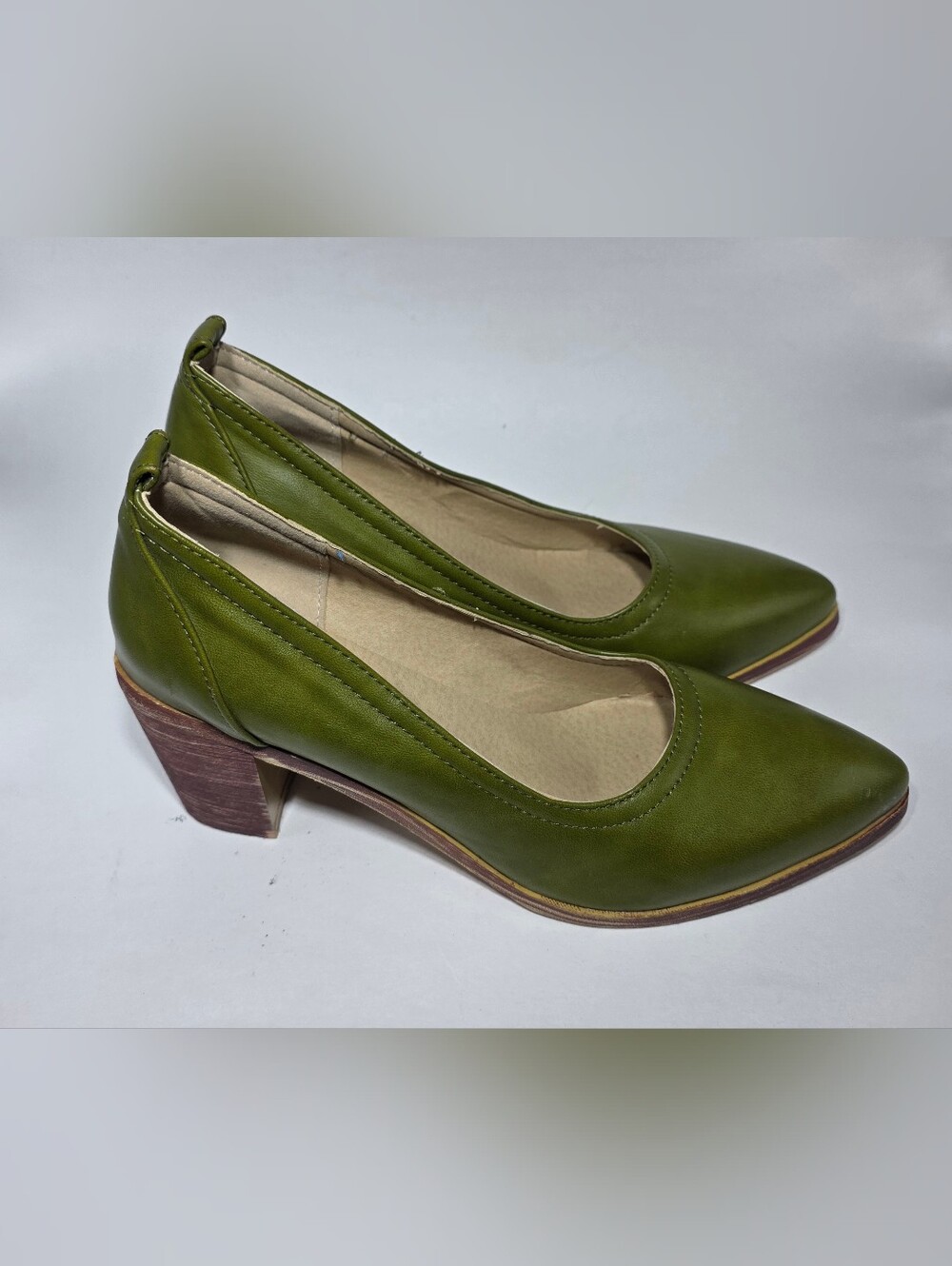 Women’s Size 41 Green Olive Block Heel Pumps Pointed Toe Slip On Shoes - Picture 2 of 8
